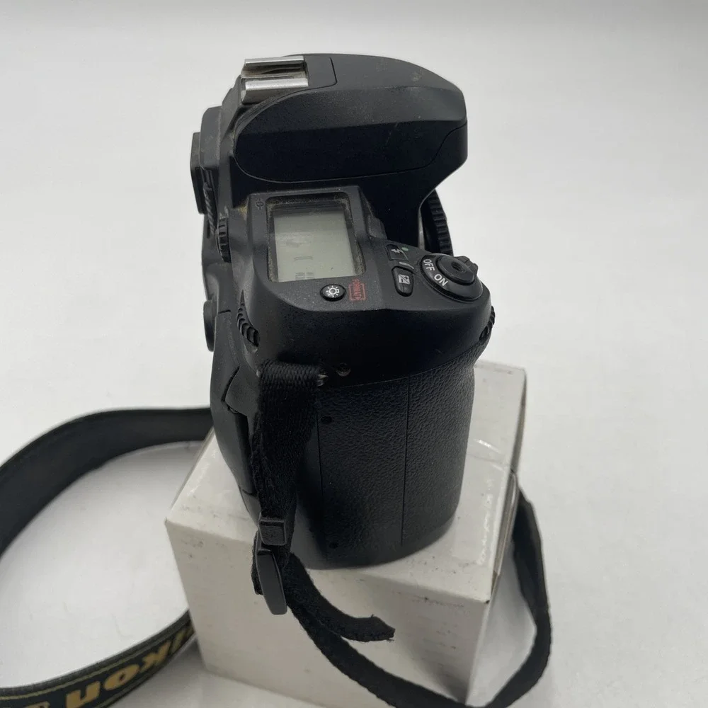 Vintage Nikon D100 Digital SLR Camera BODY ONLY-NO LENS+Battery+Mem Card